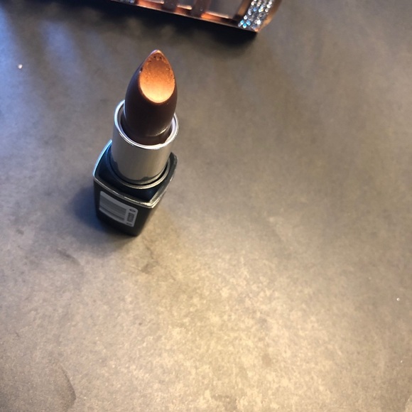 Oil of Olay Lipstick ( bronze reflections) - Picture 3 of 5